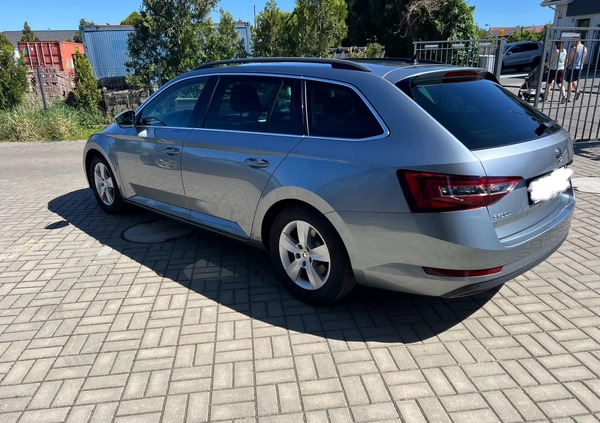 Skoda Superb cena 57900 przebieg: 177900, rok produkcji 2018 z Szczecin małe 37